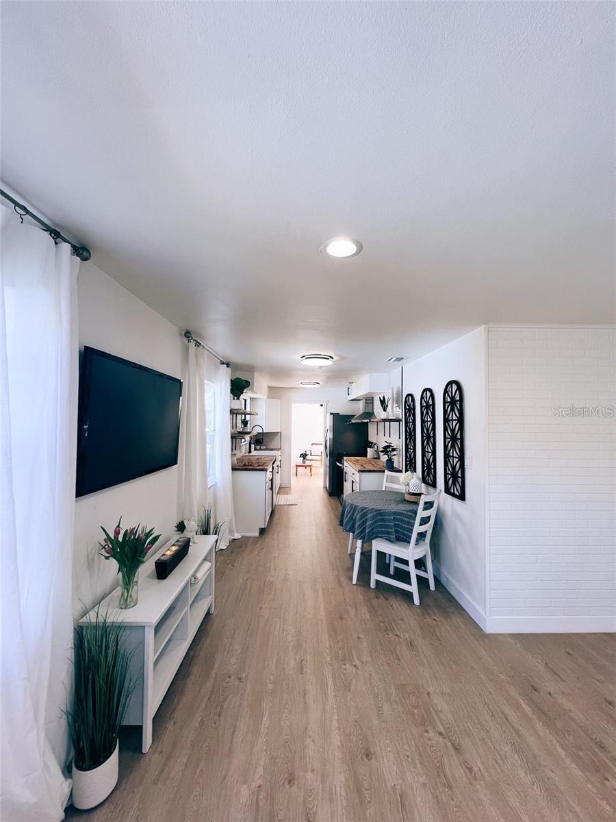 Listing photo id 1 for 368 6th Street Nw
