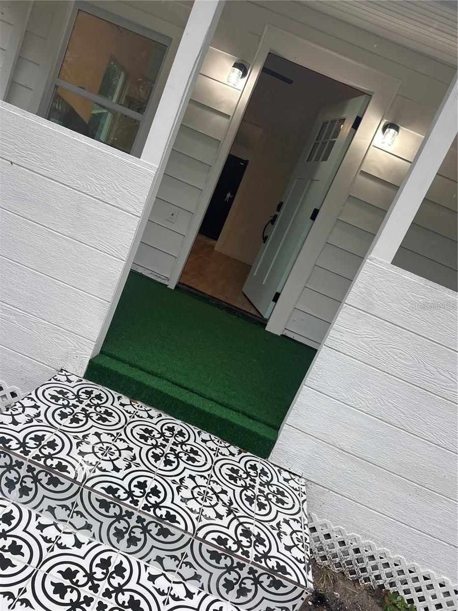 Listing photo id 2 for 368 6th Street Nw