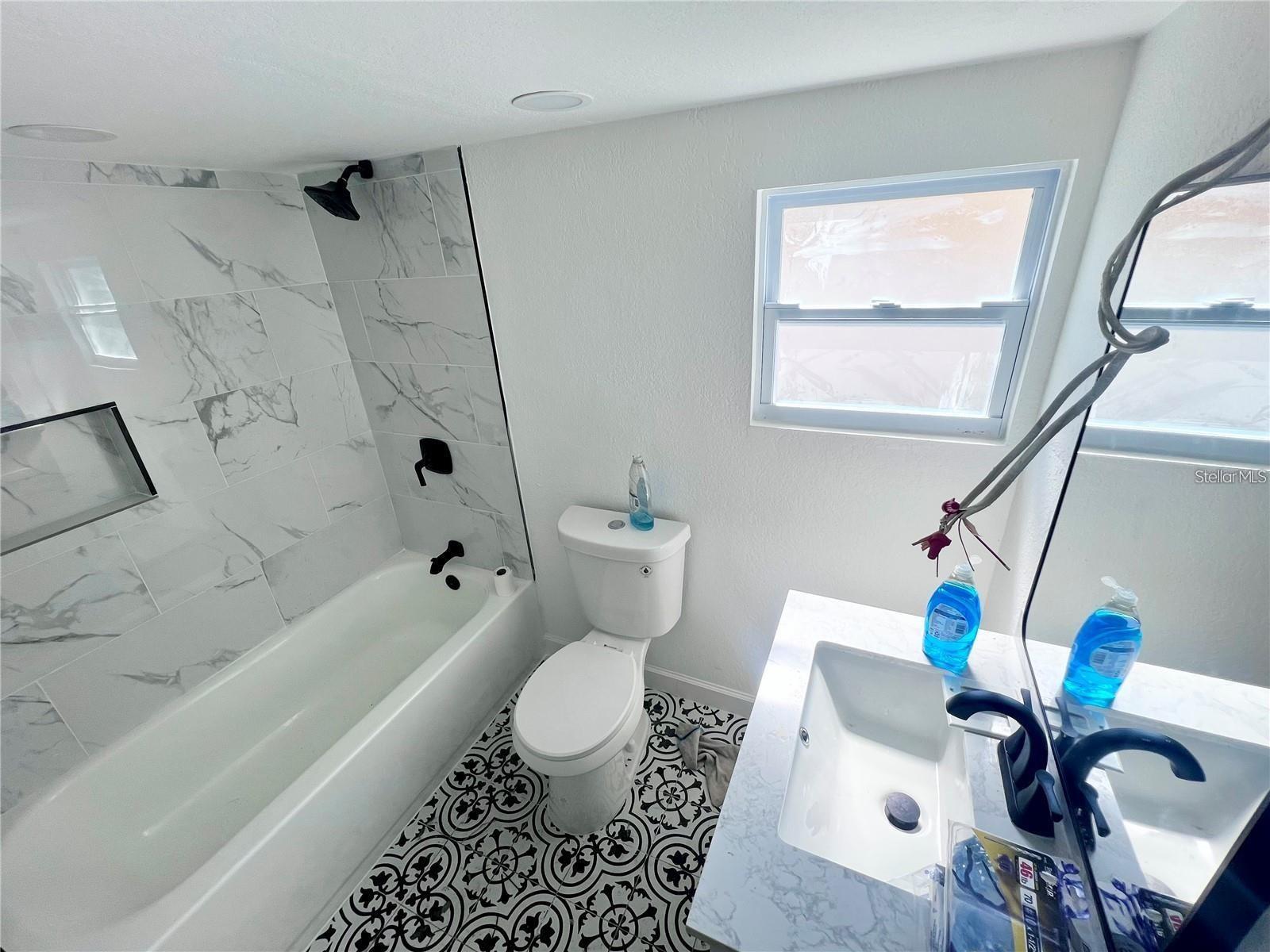 Listing photo id 3 for 368 6th Street Nw
