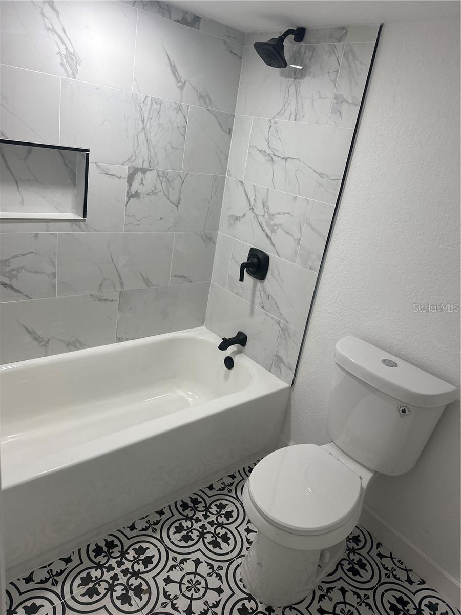 Listing photo id 4 for 368 6th Street Nw