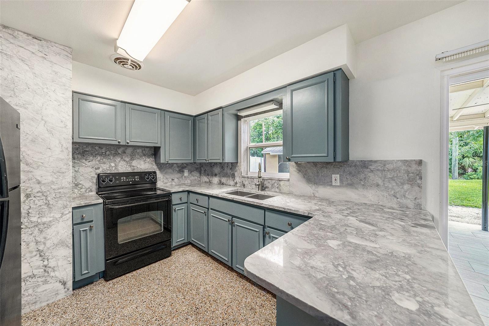 Image 11 of 35 For 4816 Fremont Avenue