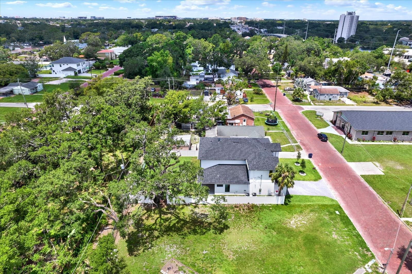 Image 8 of 14 For 814 Orient Street