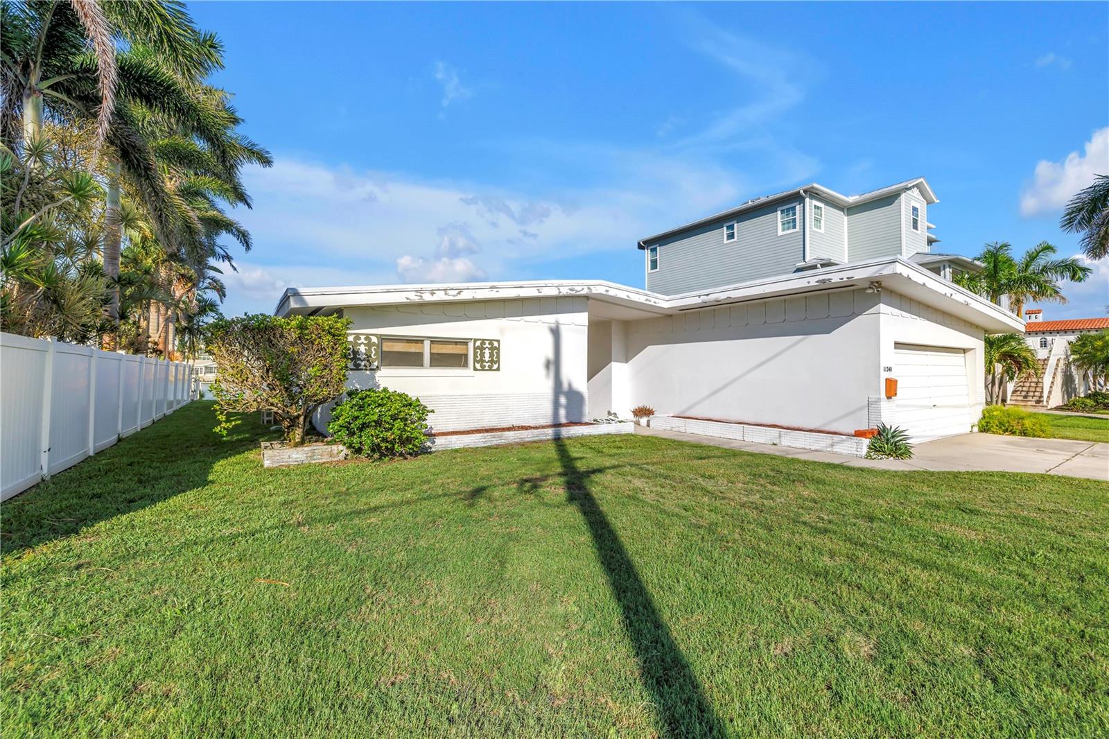 Image 13 of 67 For 11240 6th Street E