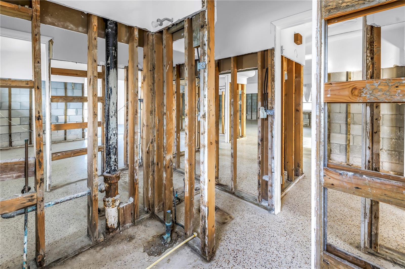 Image 32 of 67 For 11240 6th Street E