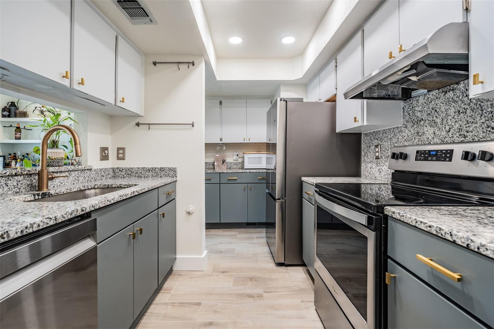Listing photo id 9 for 103 Davis Boulevard B