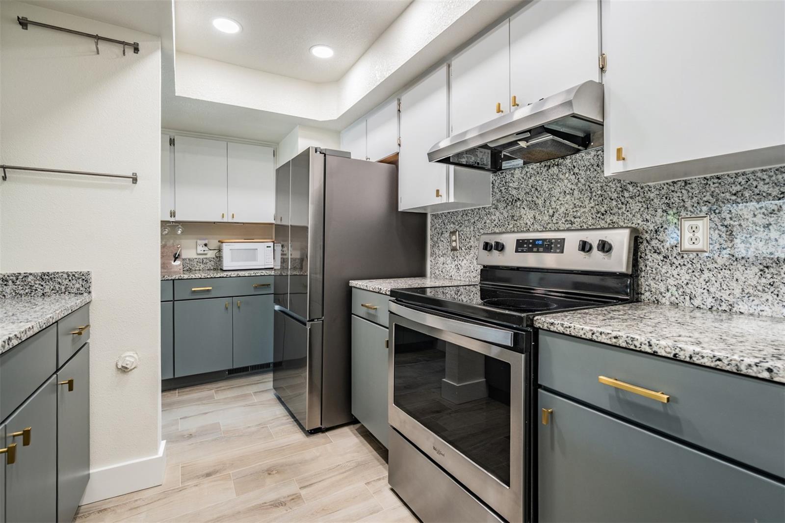 Listing photo id 10 for 103 Davis Boulevard B