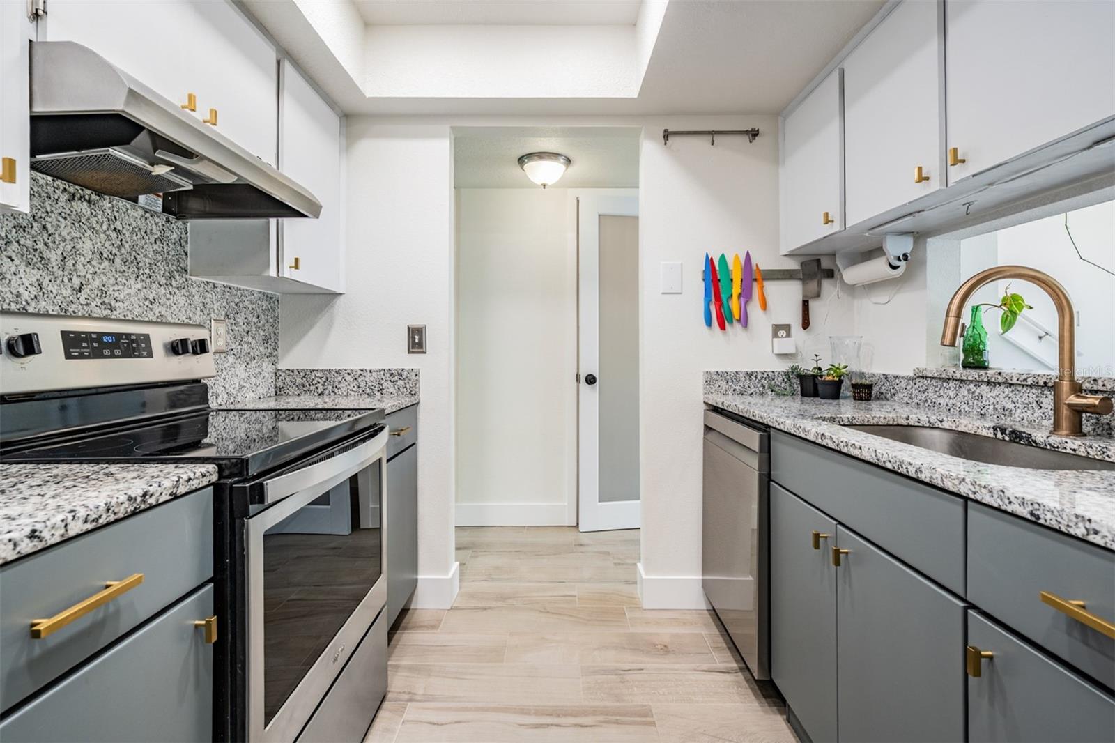 Listing photo id 12 for 103 Davis Boulevard B