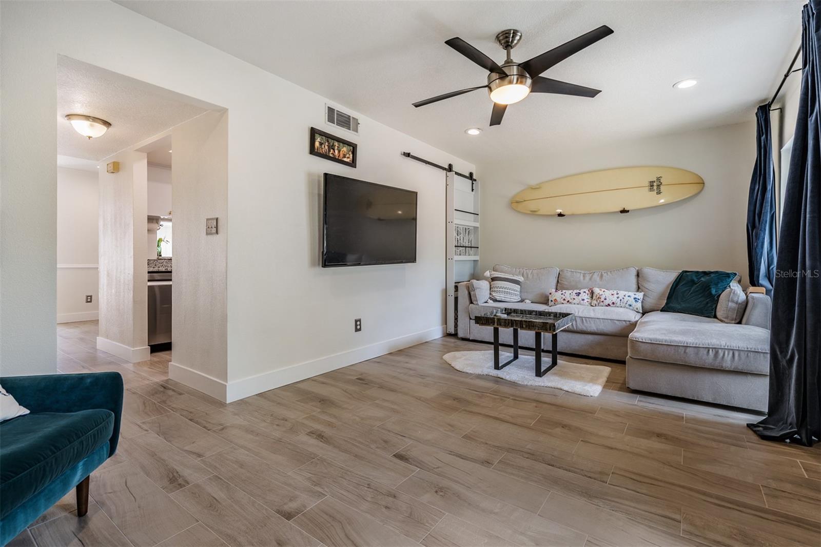 Listing photo id 15 for 103 Davis Boulevard B