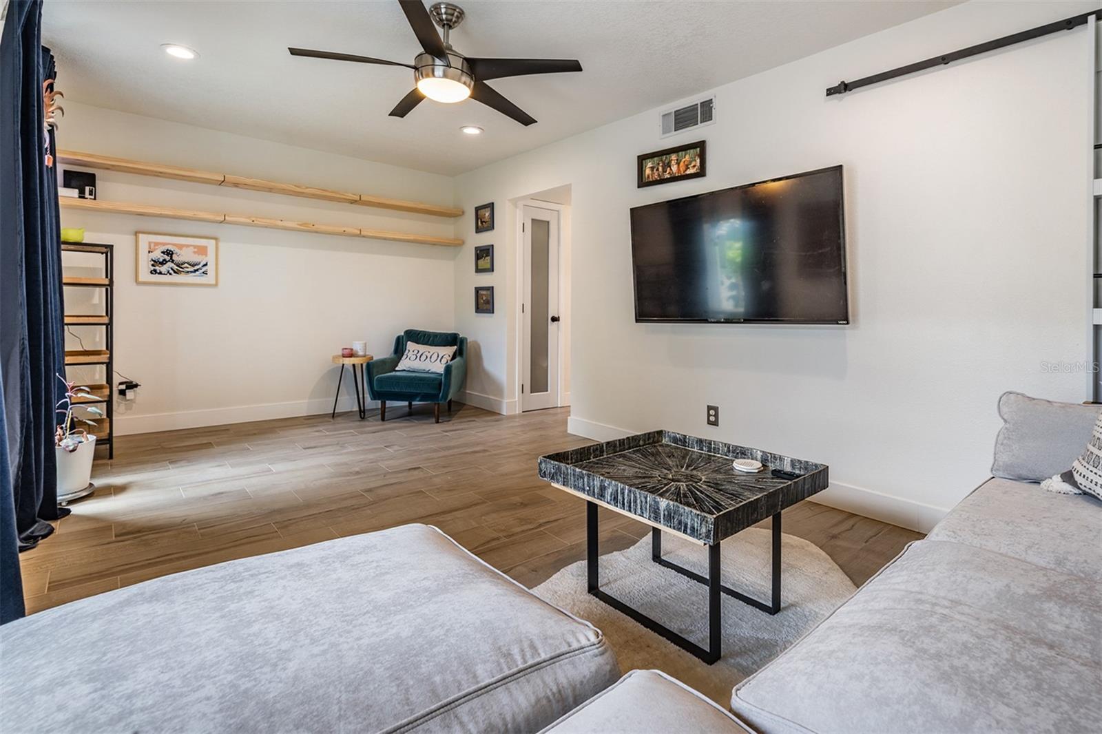 Listing photo id 17 for 103 Davis Boulevard B