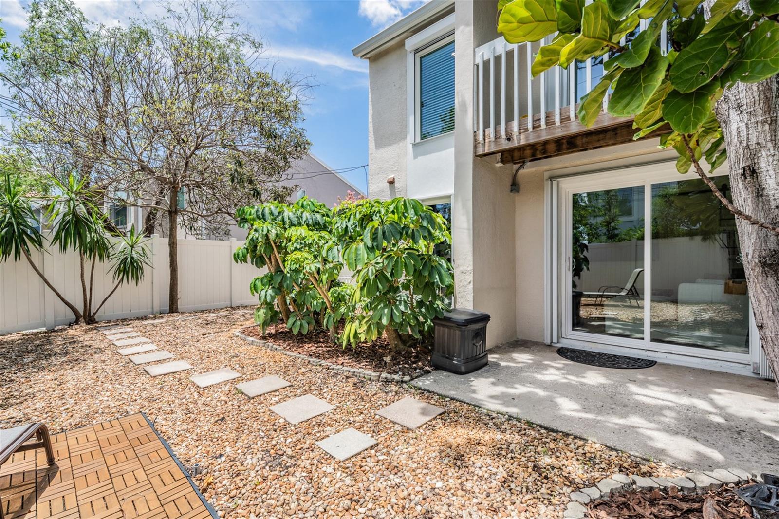 Listing photo id 30 for 103 Davis Boulevard B