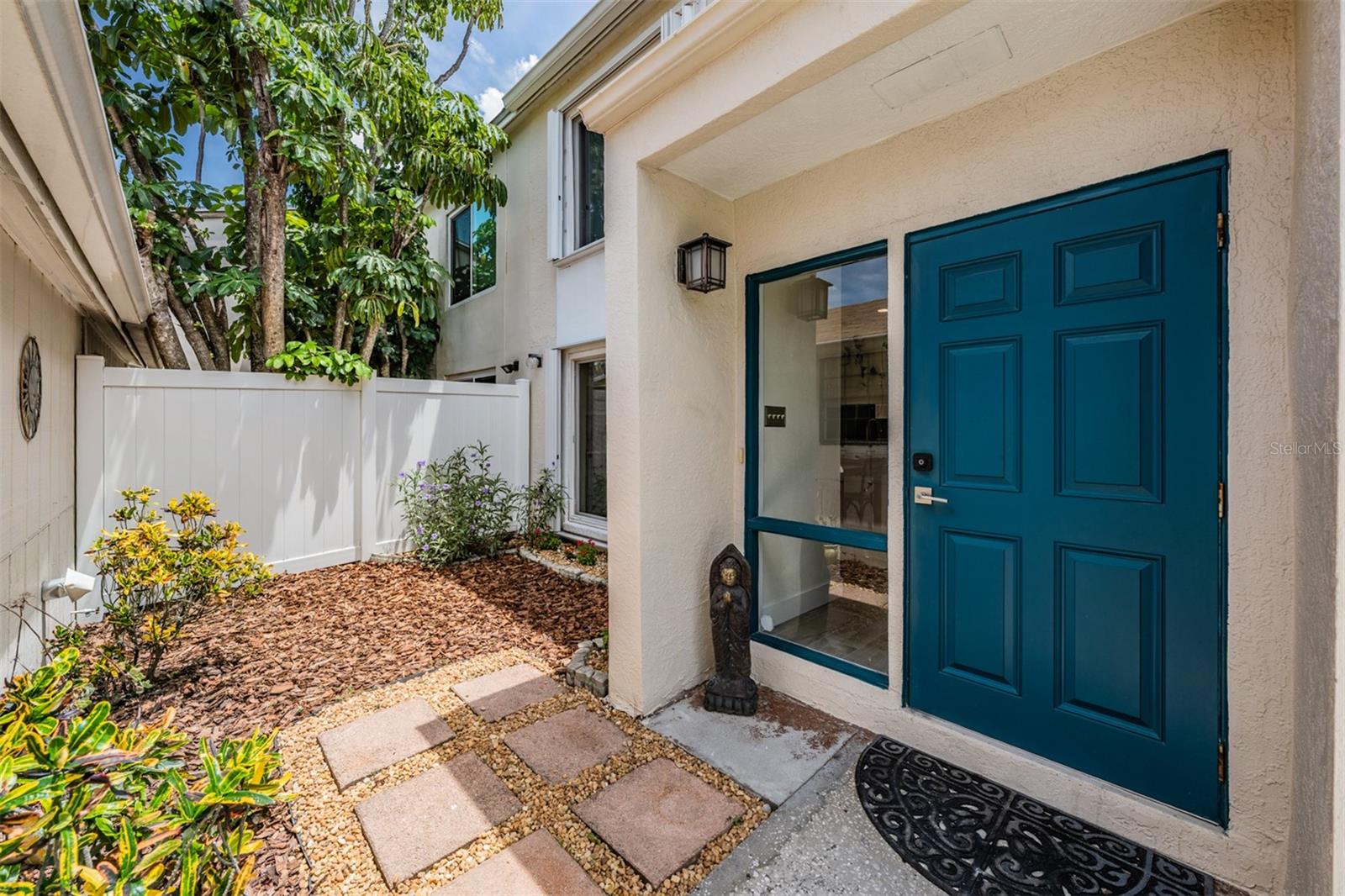 Listing photo id 2 for 103 Davis Boulevard B