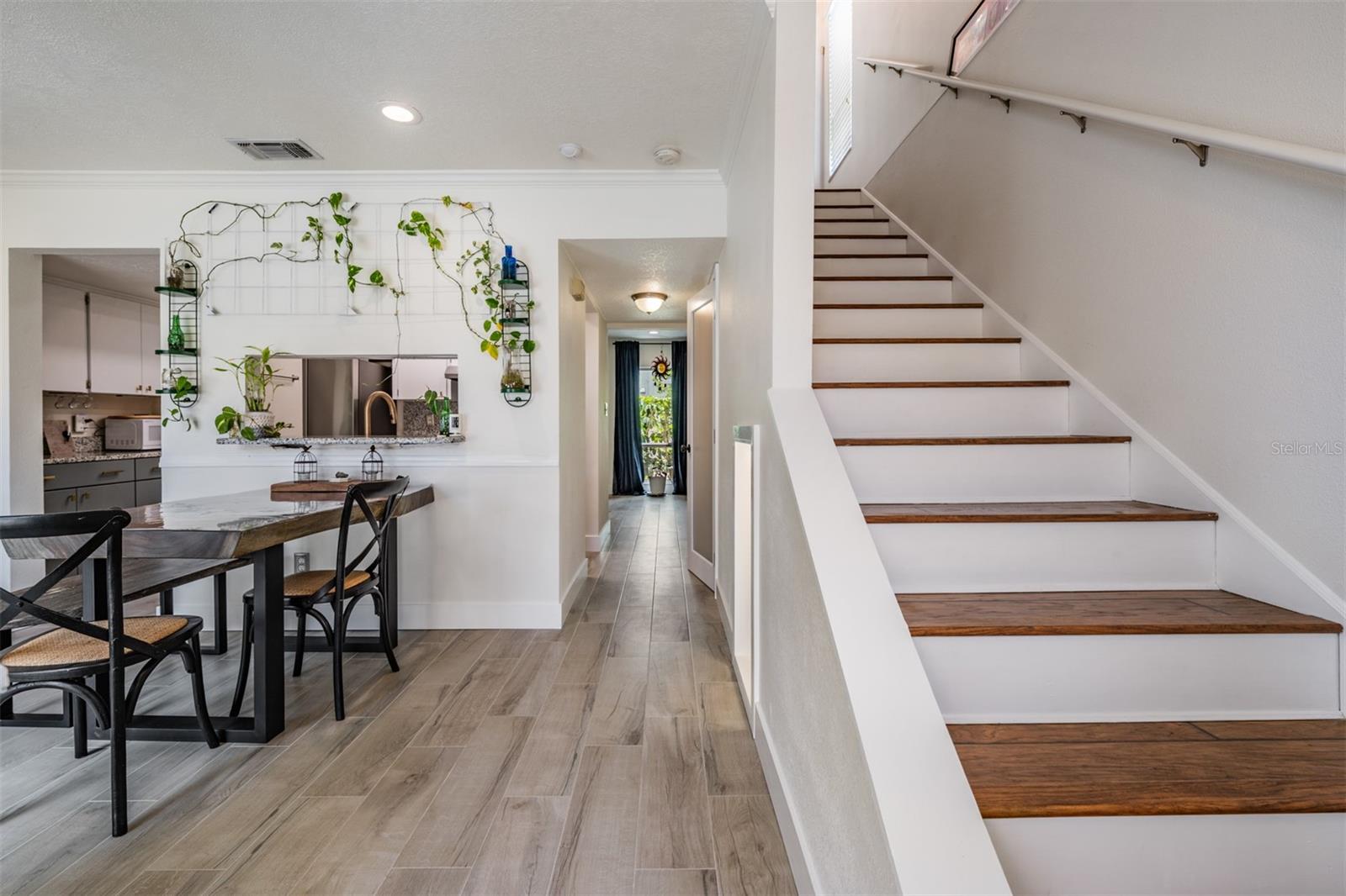 Listing photo id 3 for 103 Davis Boulevard B