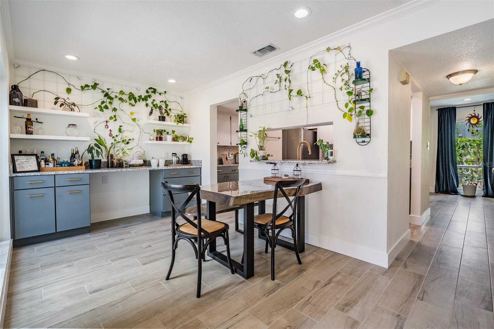 Listing photo id 4 for 103 Davis Boulevard B