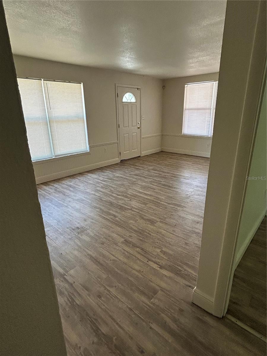 Image 7 of 11 For 1506 Crest Avenue