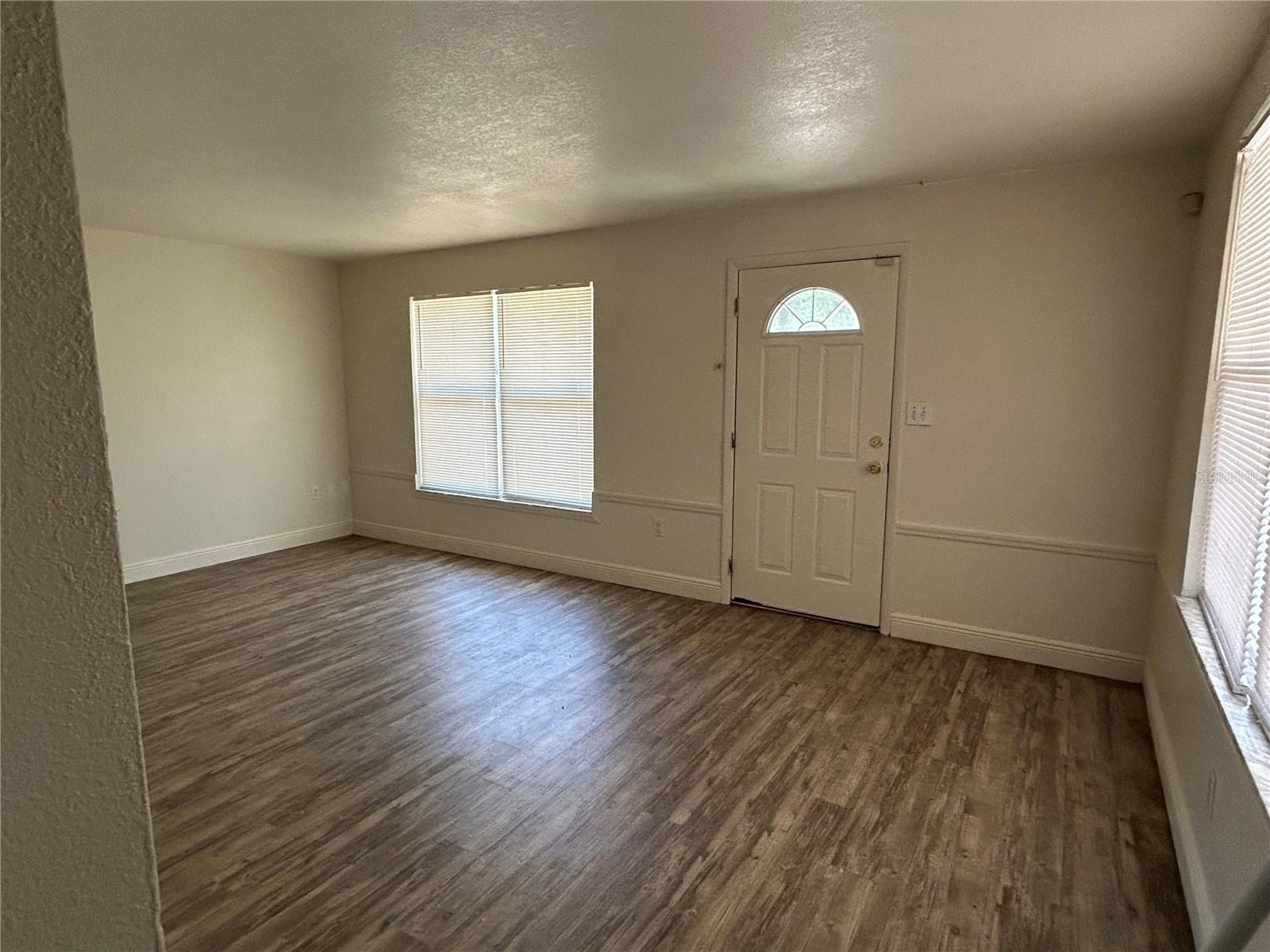 Image 8 of 11 For 1506 Crest Avenue