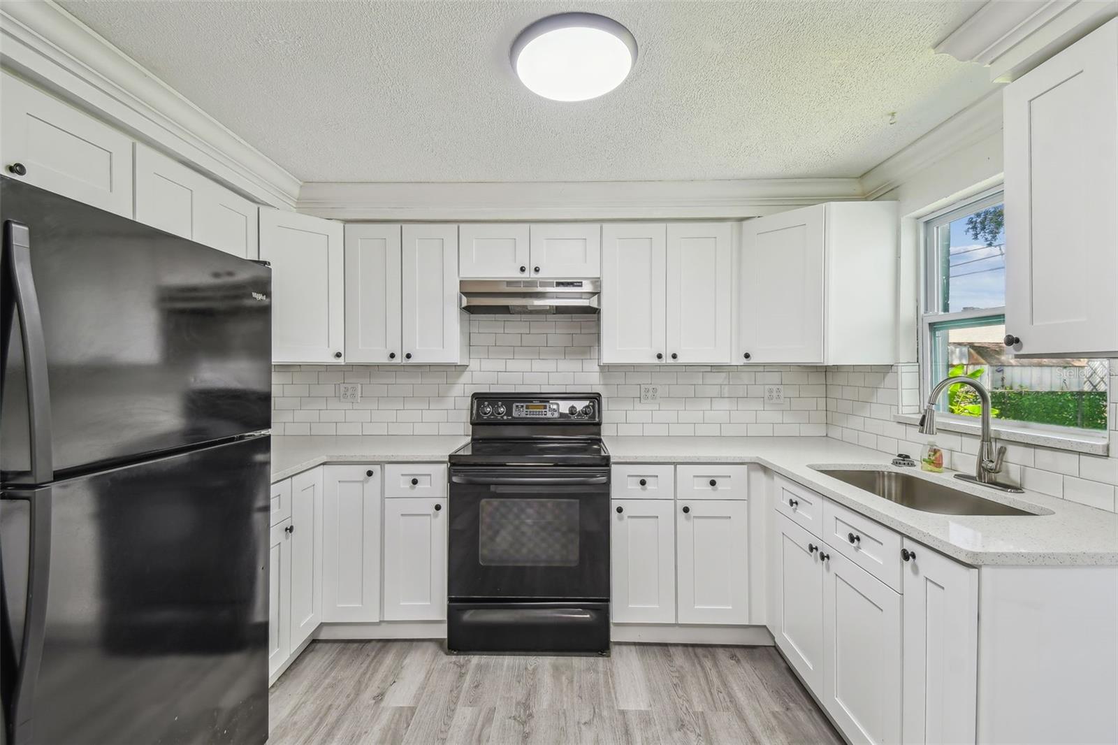 Image 10 of 35 For 1833 Knollwood Drive
