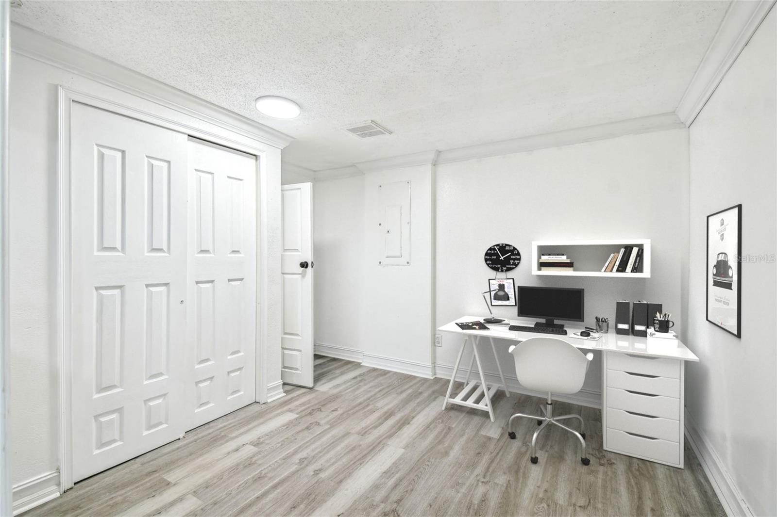 Image 13 of 35 For 1833 Knollwood Drive
