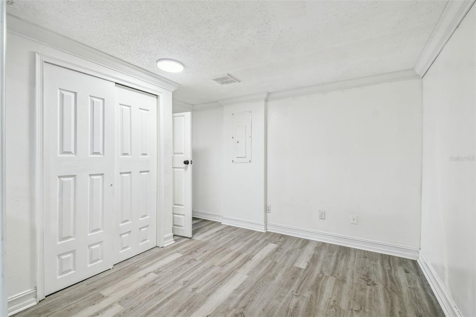 Image 14 of 35 For 1833 Knollwood Drive