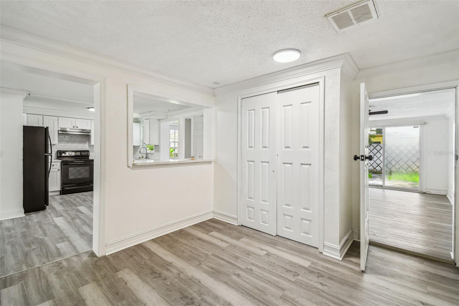 Image 15 of 35 For 1833 Knollwood Drive