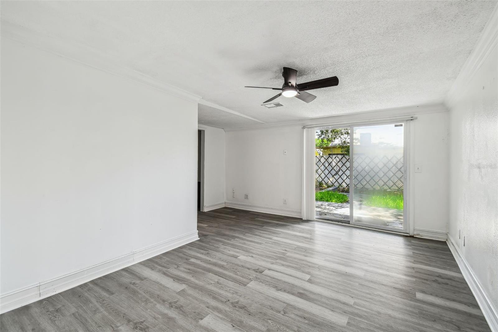 Image 17 of 35 For 1833 Knollwood Drive