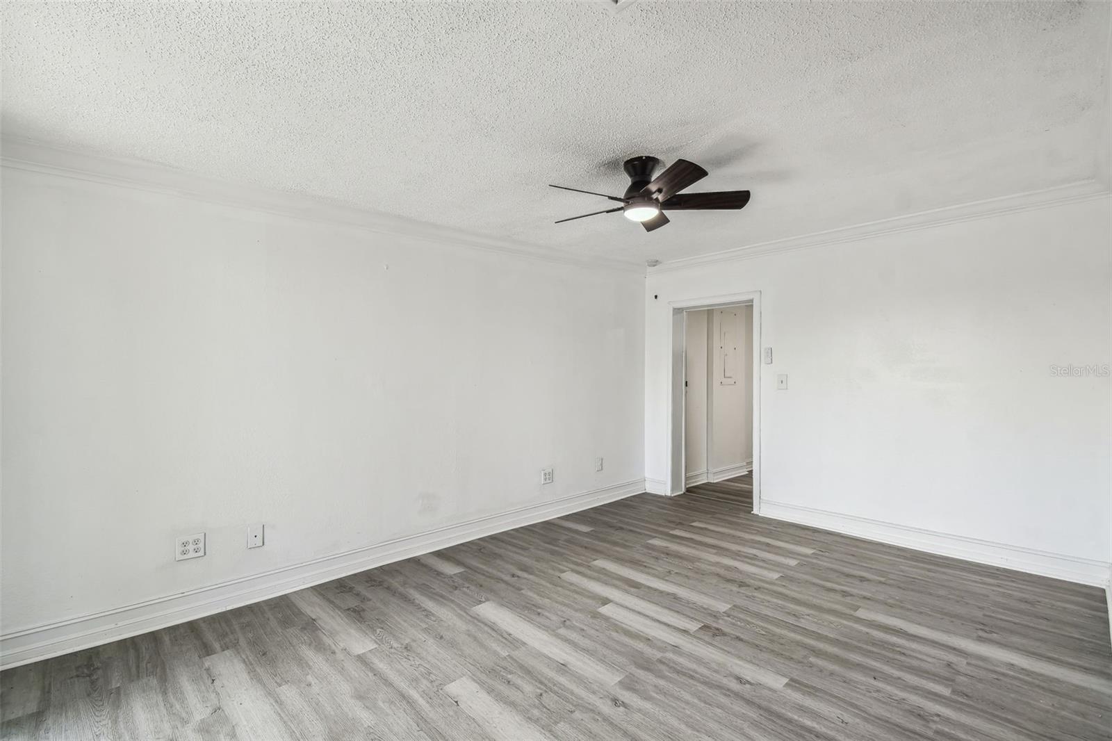 Image 18 of 35 For 1833 Knollwood Drive