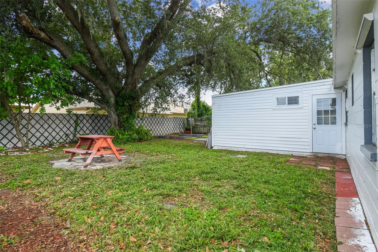 Image 31 of 35 For 1833 Knollwood Drive