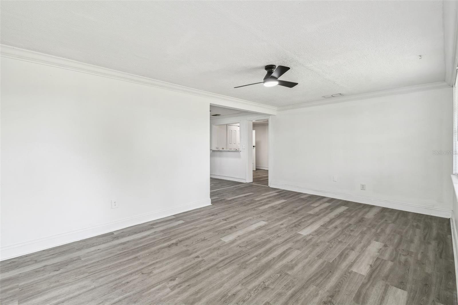 Image 5 of 35 For 1833 Knollwood Drive