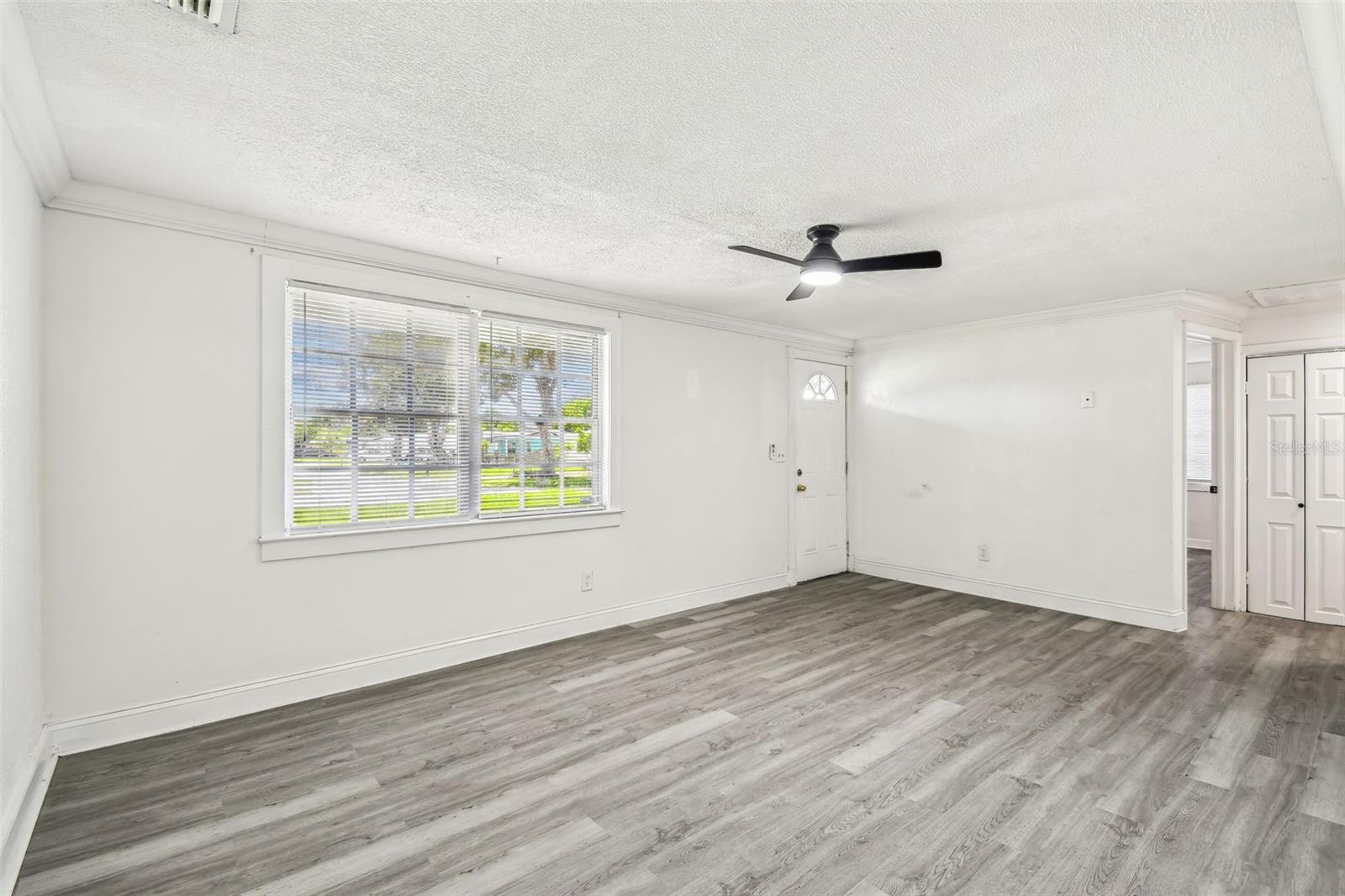 Image 6 of 35 For 1833 Knollwood Drive