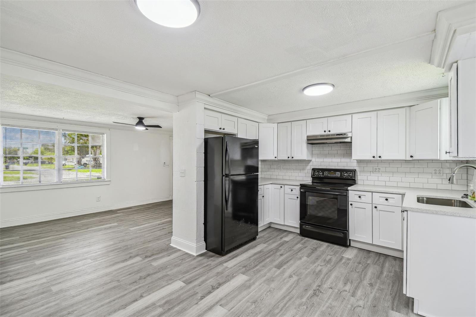 Image 8 of 35 For 1833 Knollwood Drive