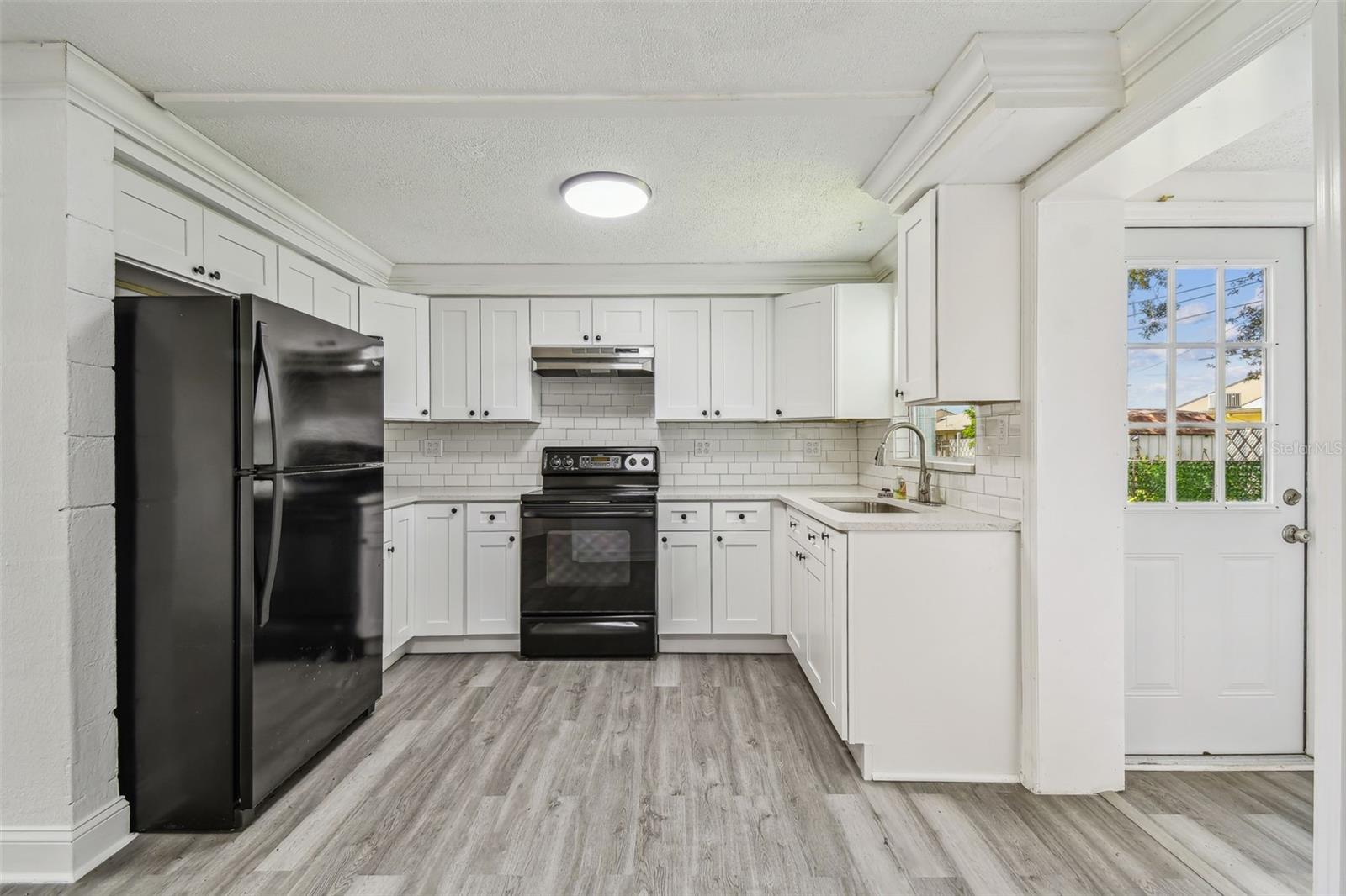 Image 9 of 35 For 1833 Knollwood Drive