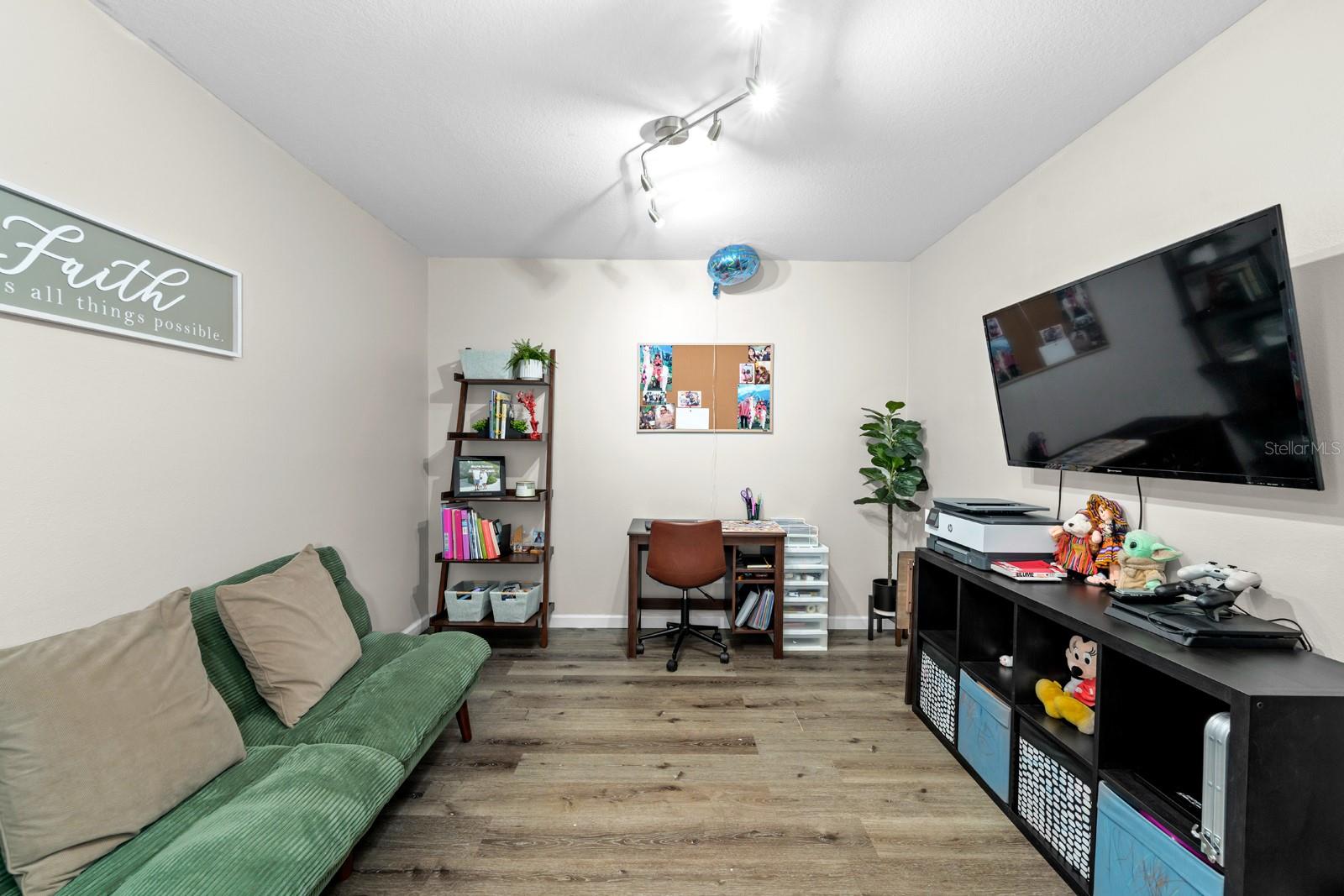 Image 17 of 33 For 10947 Brickside Court