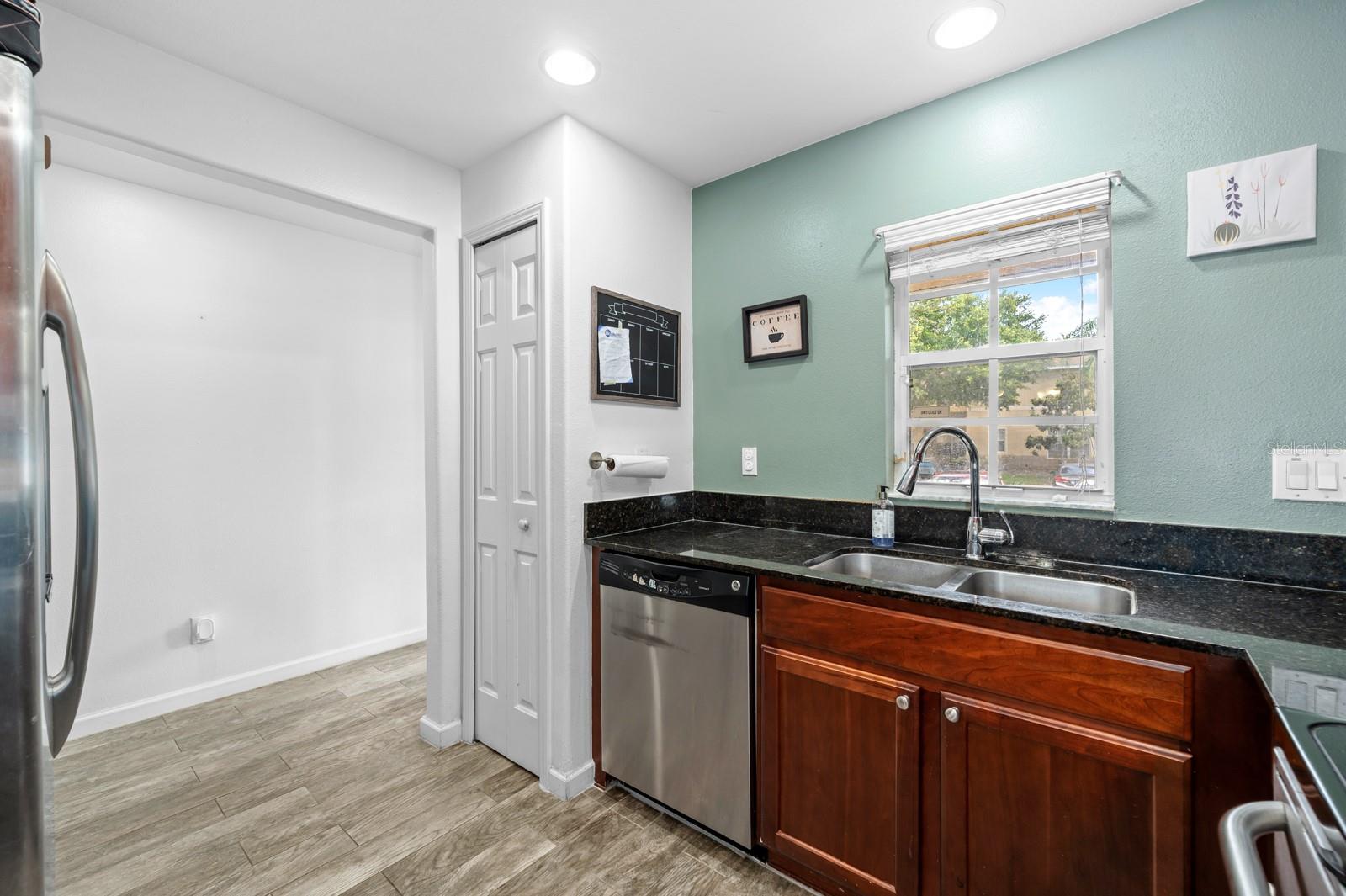 Image 6 of 33 For 10947 Brickside Court