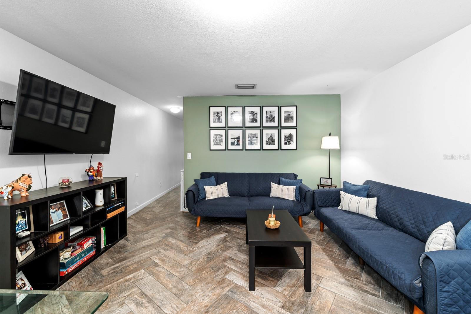 Image 9 of 33 For 10947 Brickside Court