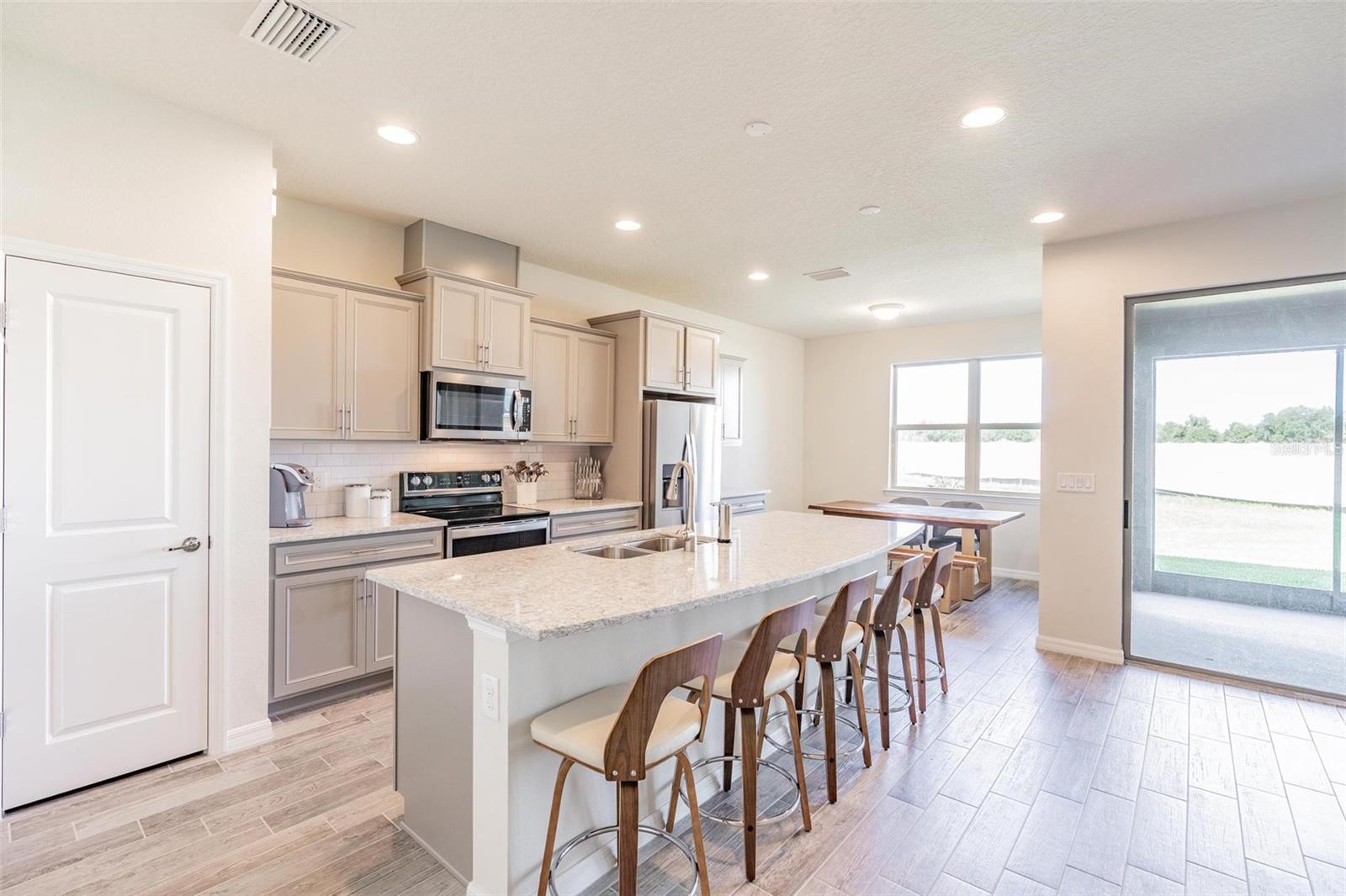 Image 28 of 75 For 8202 Olive Brook Drive