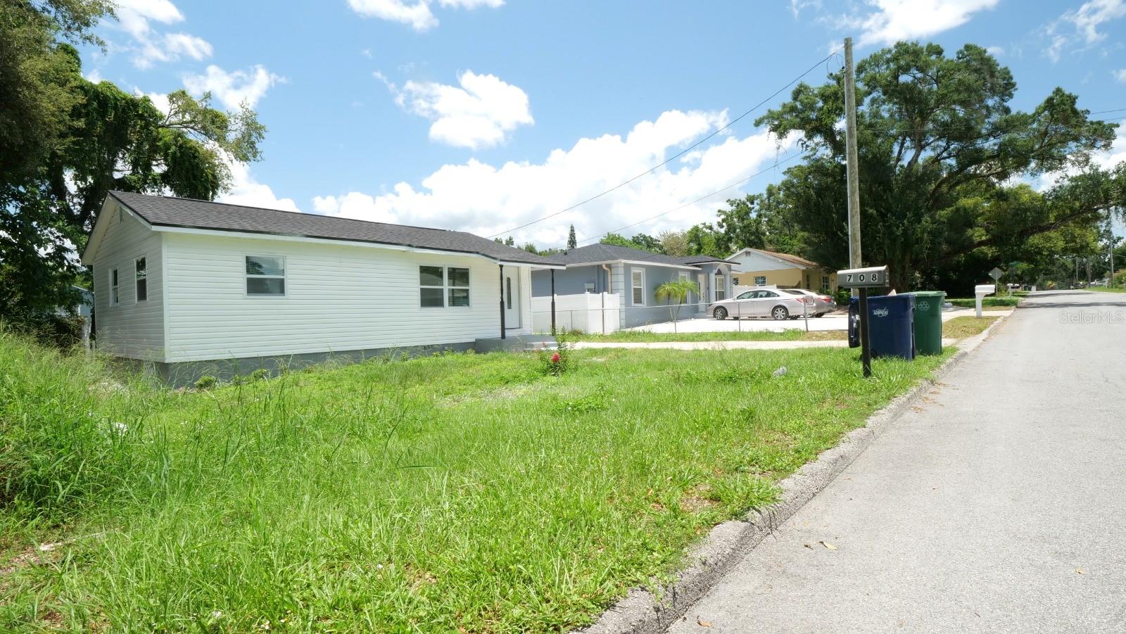 Image 3 of 26 For 708 Annie Street