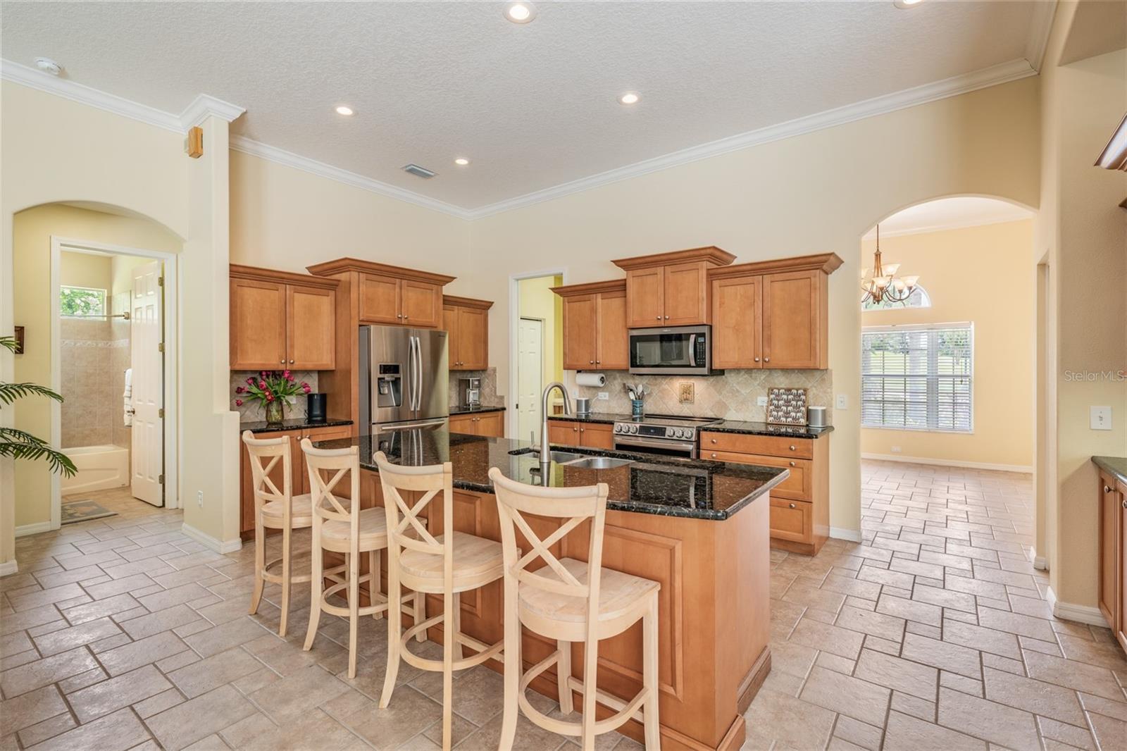 Listing photo id 8 for 13816 Thoroughbred Drive