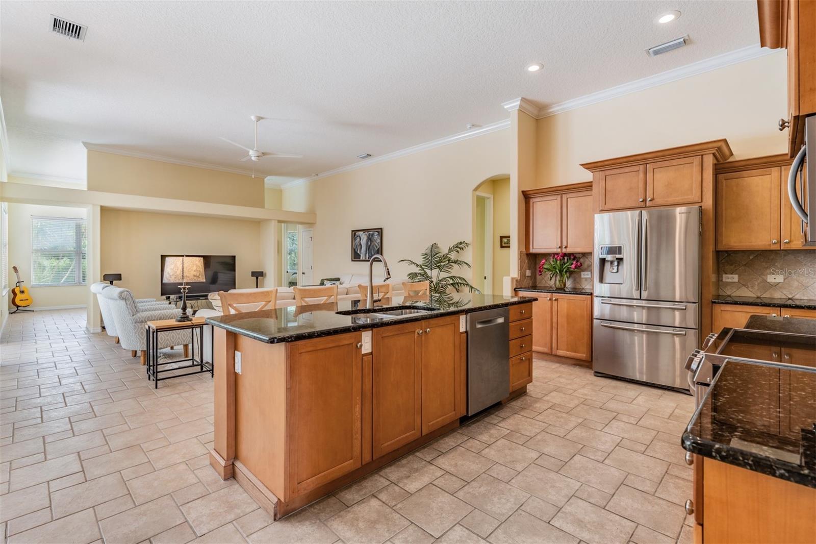 Listing photo id 9 for 13816 Thoroughbred Drive