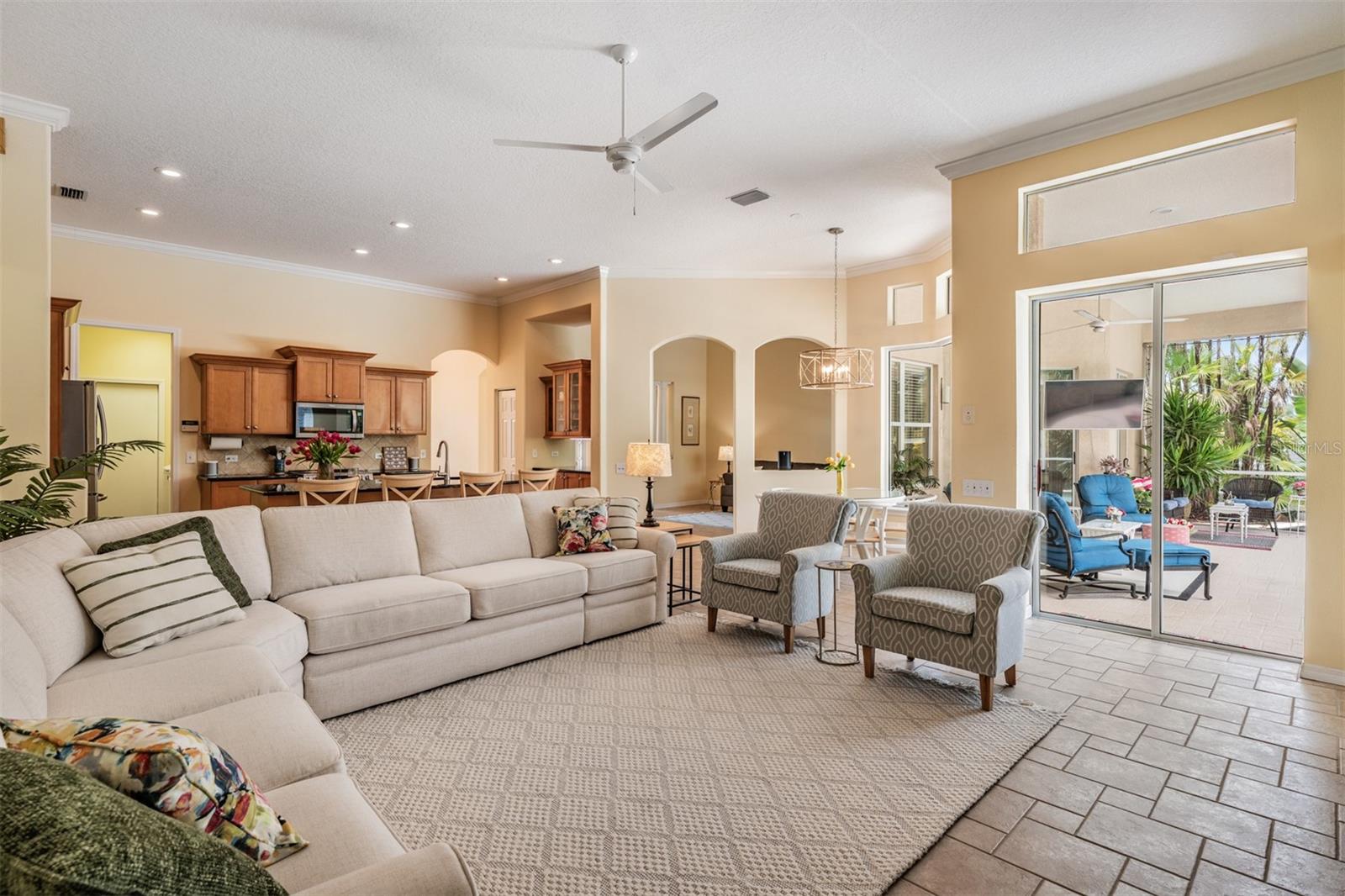 Listing photo id 12 for 13816 Thoroughbred Drive