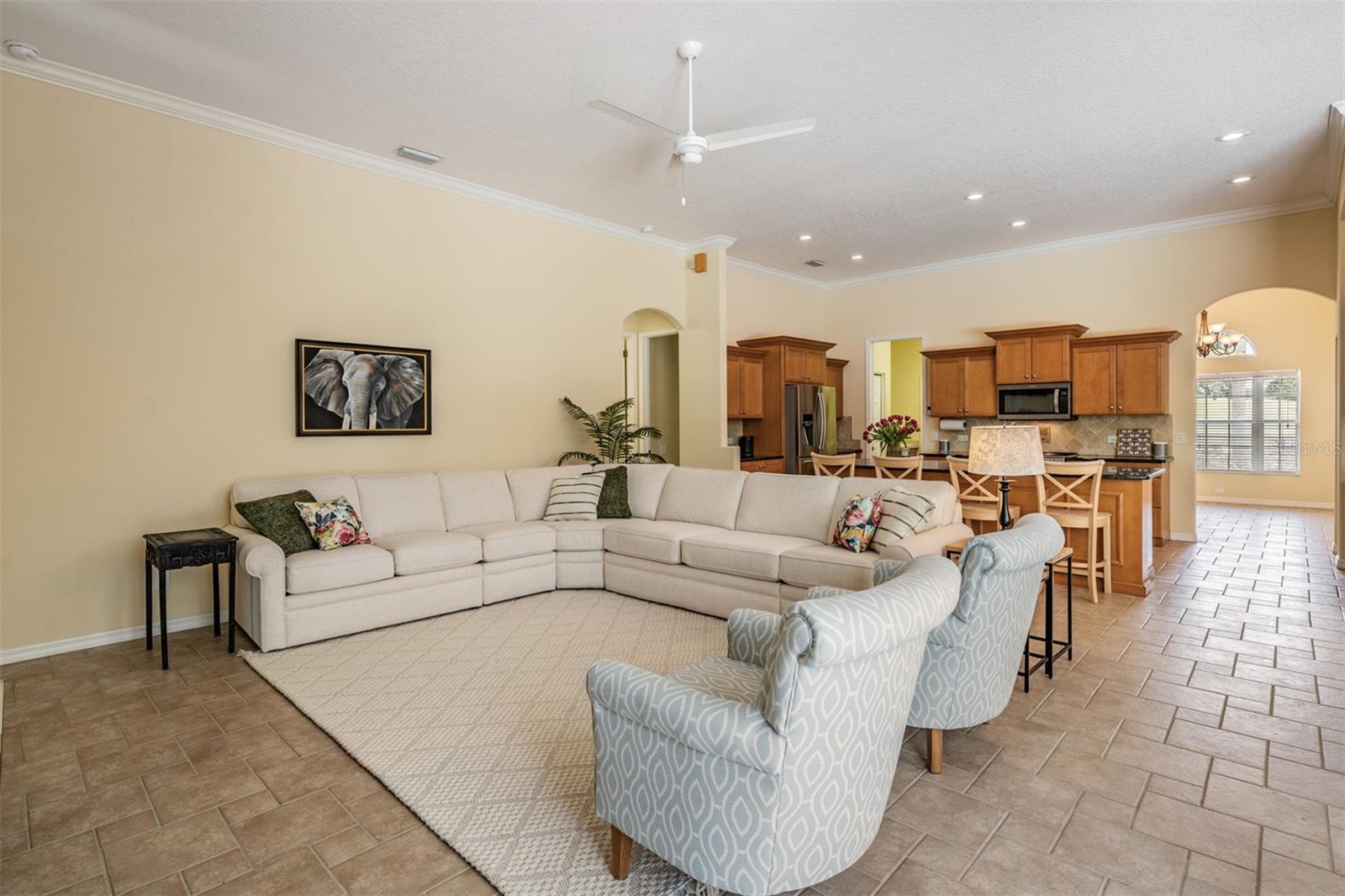 Listing photo id 13 for 13816 Thoroughbred Drive