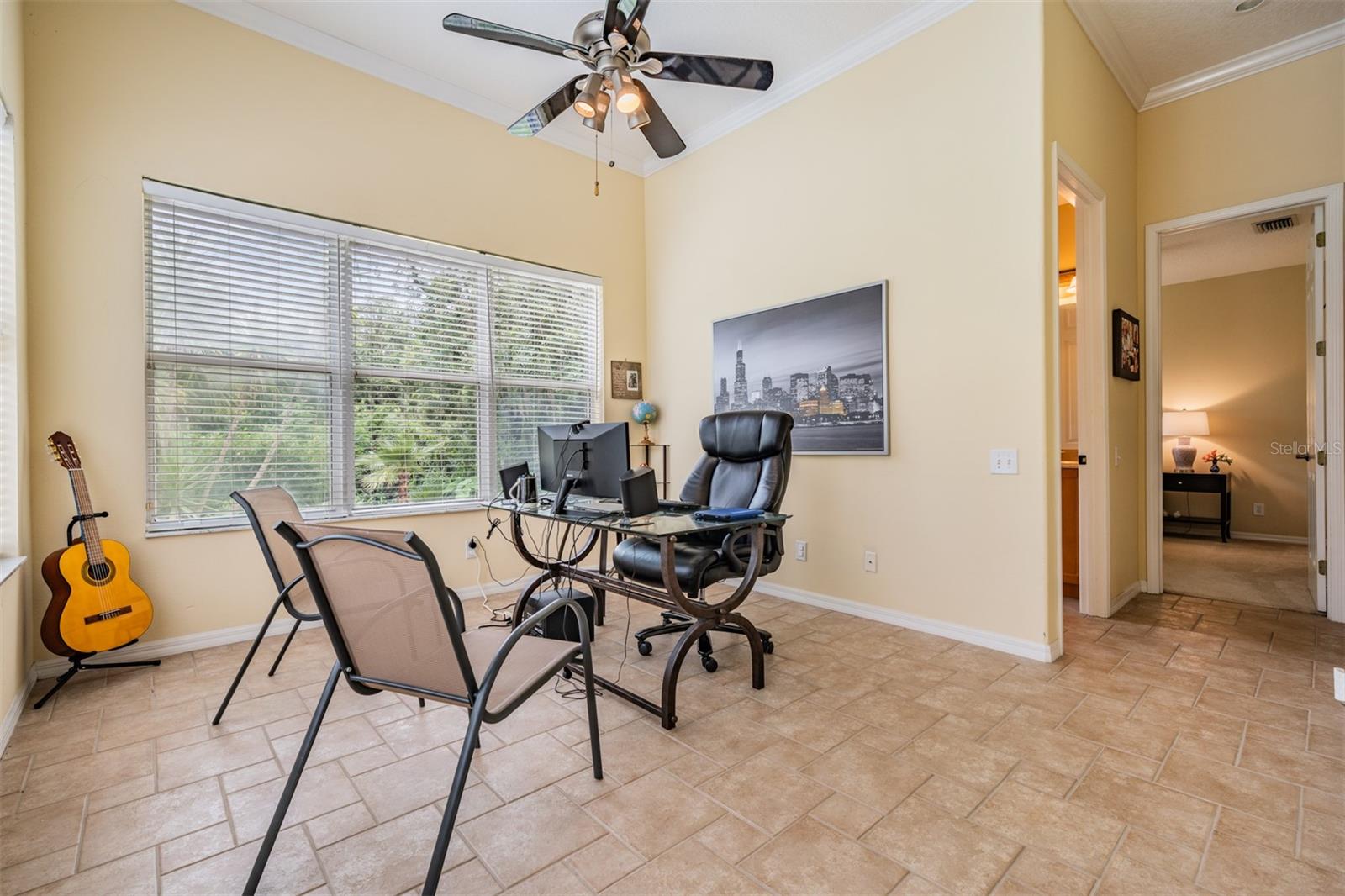Listing photo id 15 for 13816 Thoroughbred Drive