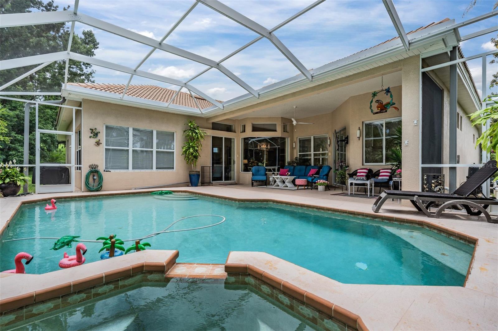 Listing photo id 16 for 13816 Thoroughbred Drive