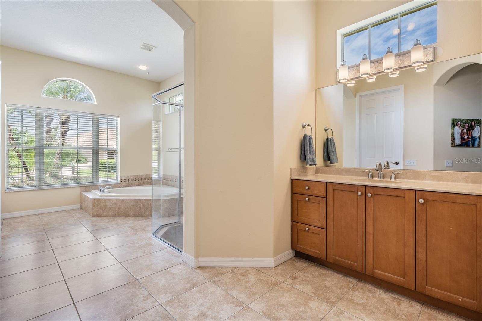 Listing photo id 18 for 13816 Thoroughbred Drive