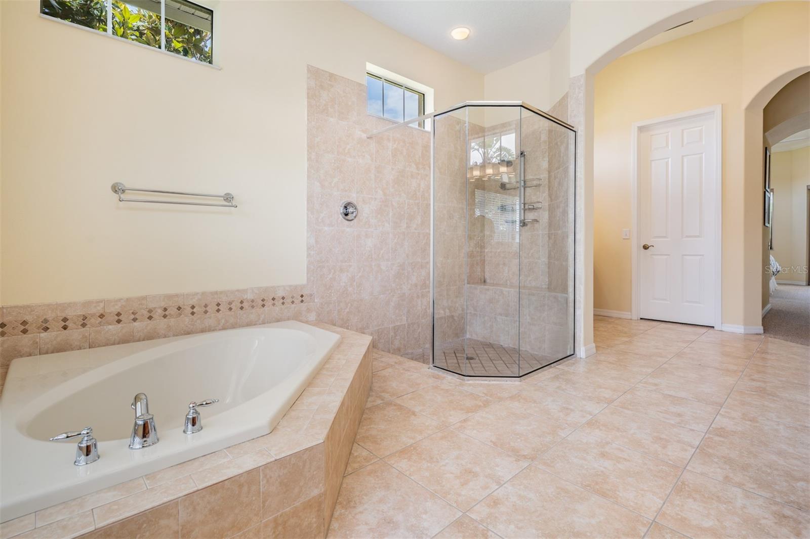 Listing photo id 20 for 13816 Thoroughbred Drive