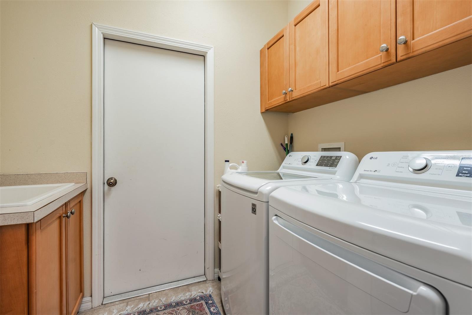 Listing photo id 26 for 13816 Thoroughbred Drive