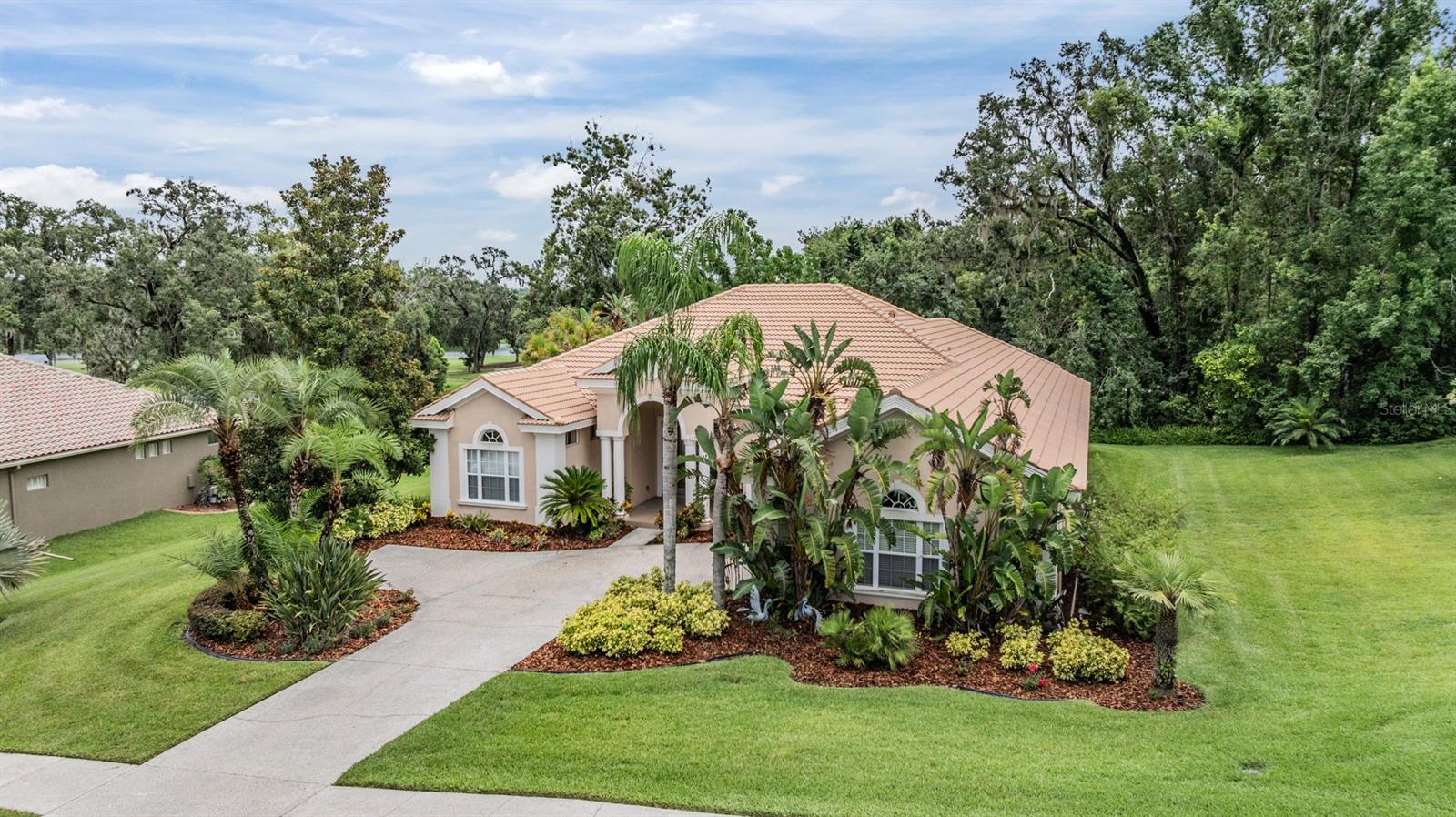 Listing photo id 31 for 13816 Thoroughbred Drive