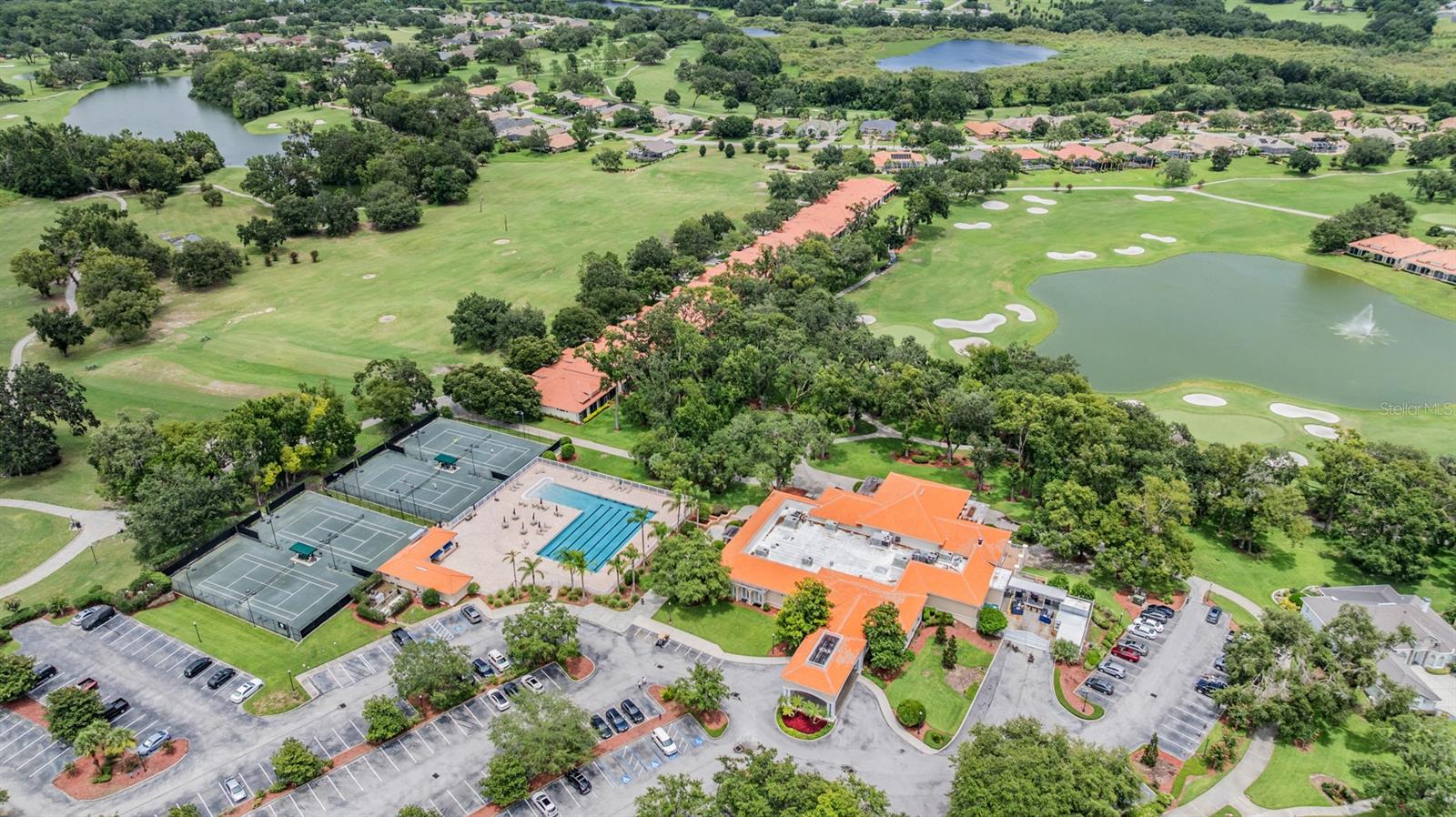 Listing photo id 33 for 13816 Thoroughbred Drive