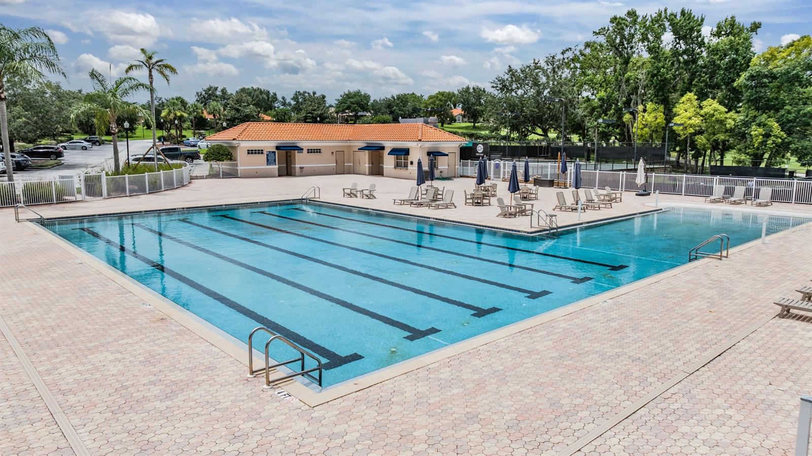 Listing photo id 35 for 13816 Thoroughbred Drive