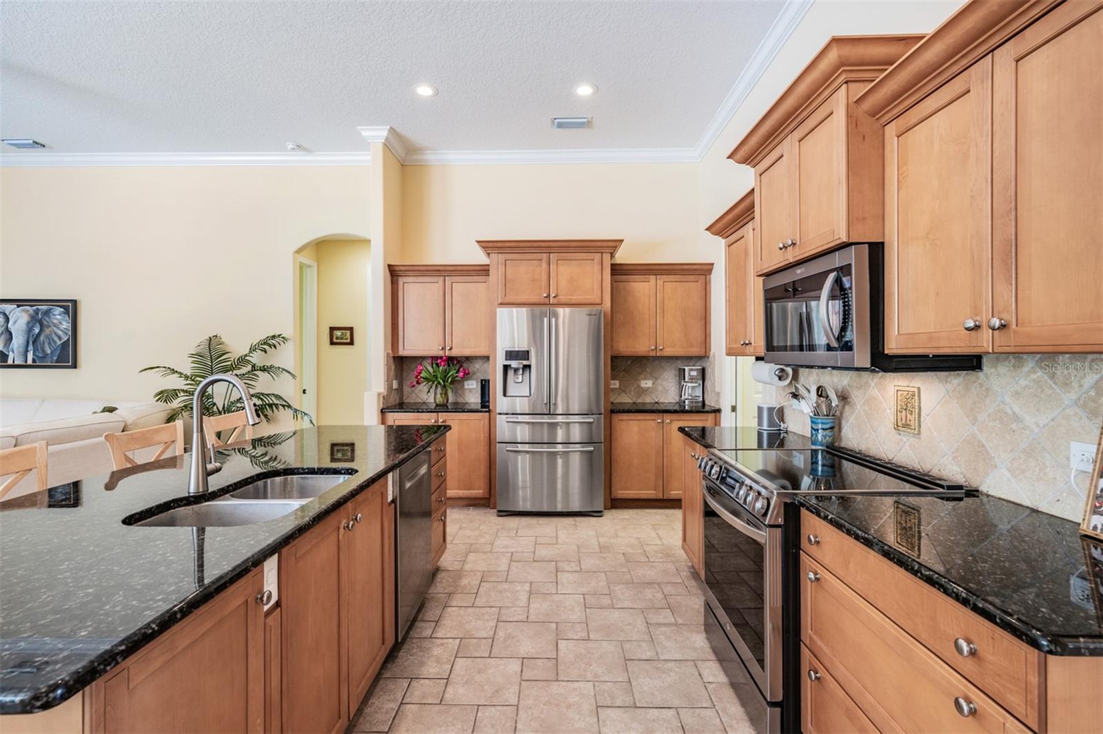 Listing photo id 7 for 13816 Thoroughbred Drive