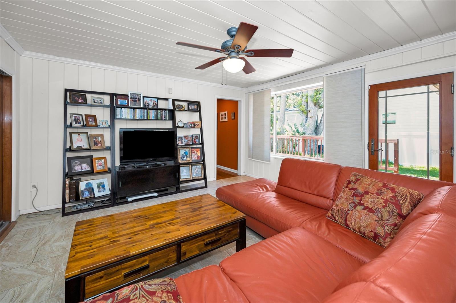 Listing photo id 8 for 4112 Corona Street