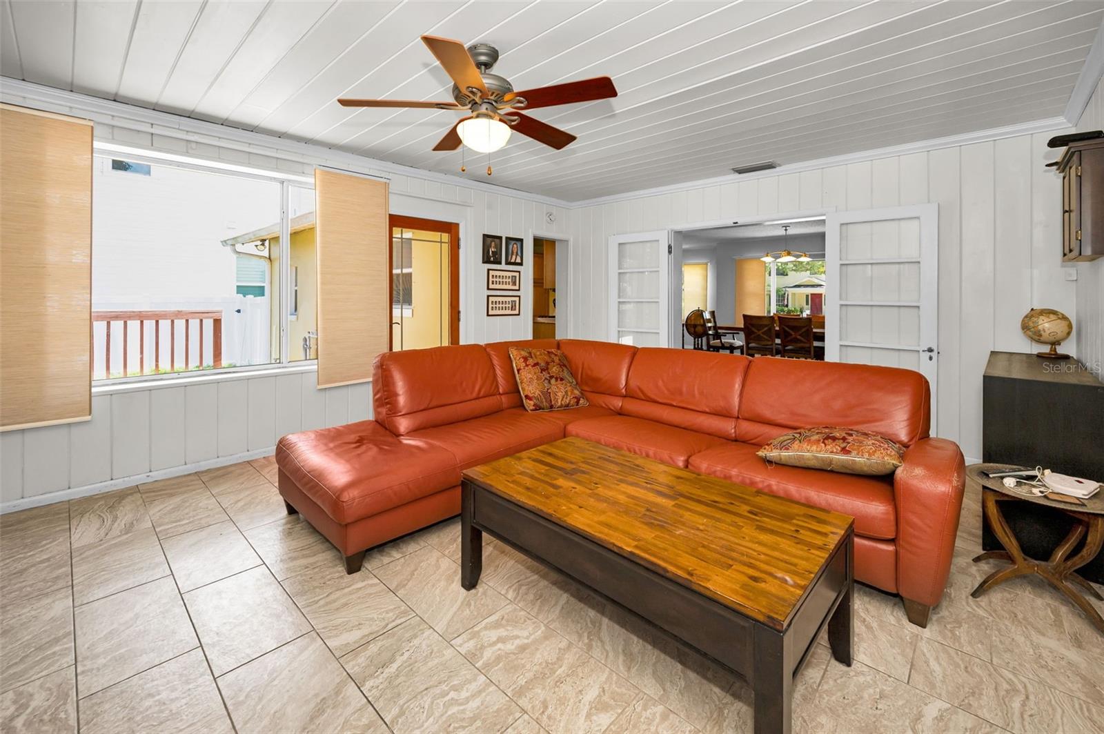 Listing photo id 11 for 4112 Corona Street